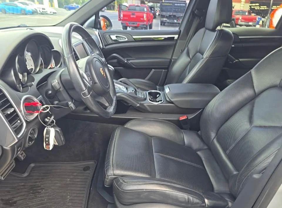 2012 Porsche 958 Cayenne S - Image 7 of 12