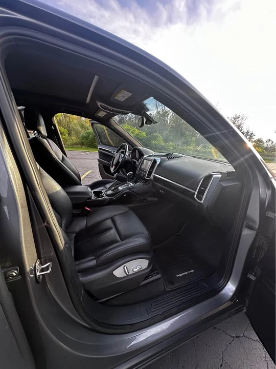2012 Porsche 958 Cayenne S - Image 16 of 18