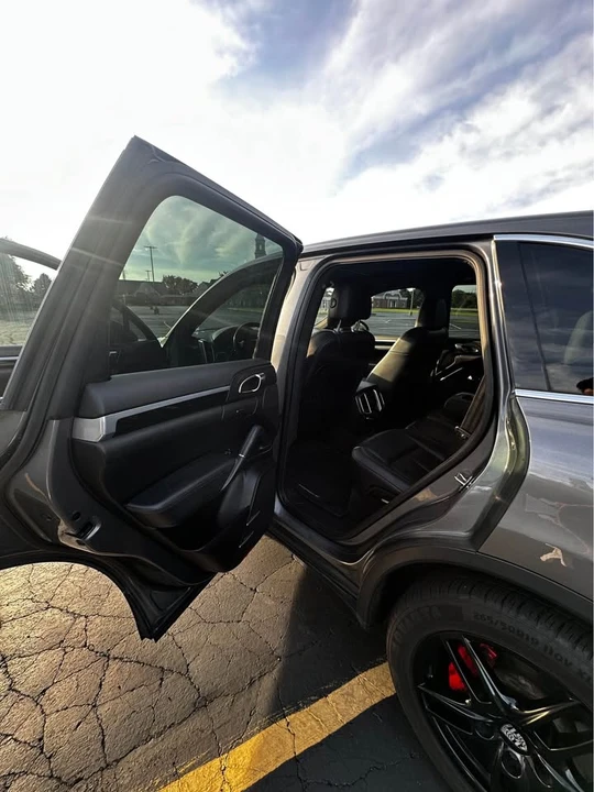 2012 Porsche 958 Cayenne S - Image 11 of 18