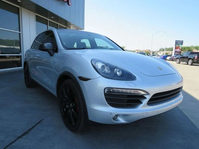 2012 Porsche 958 Cayenne S - Image 9 of 12