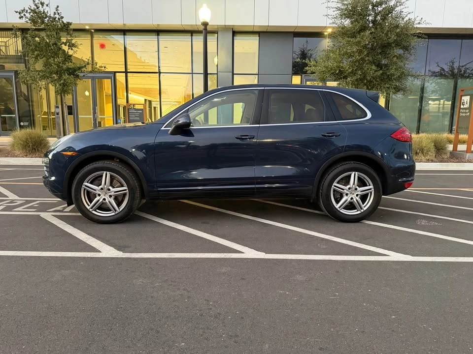 2012 Porsche 958 Cayenne S - Image 2 of 17