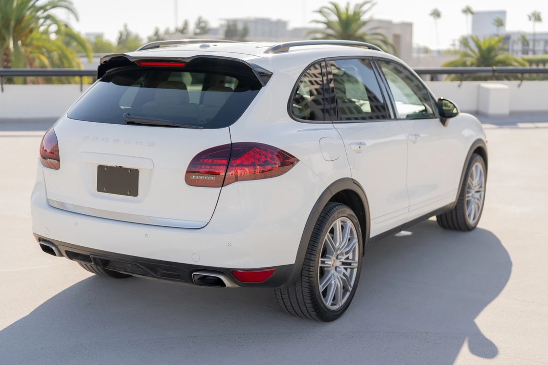 2012 Porsche 958 Cayenne S - Image 16 of 31