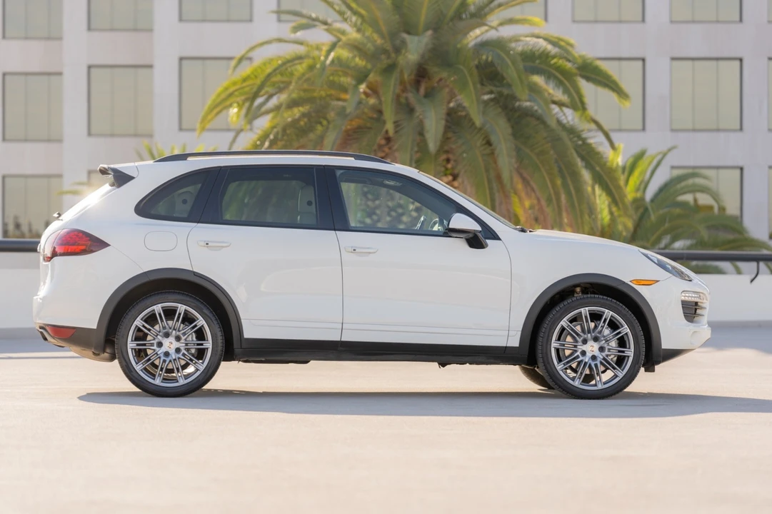2012 Porsche 958 Cayenne S - Image 8 of 28