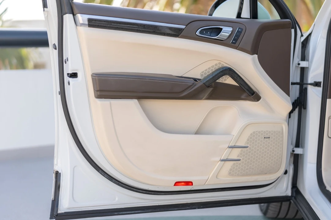 2012 Porsche 958 Cayenne S - Image 11 of 28
