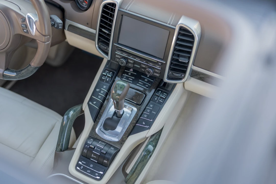 2012 Porsche 958 Cayenne S - Image 15 of 28