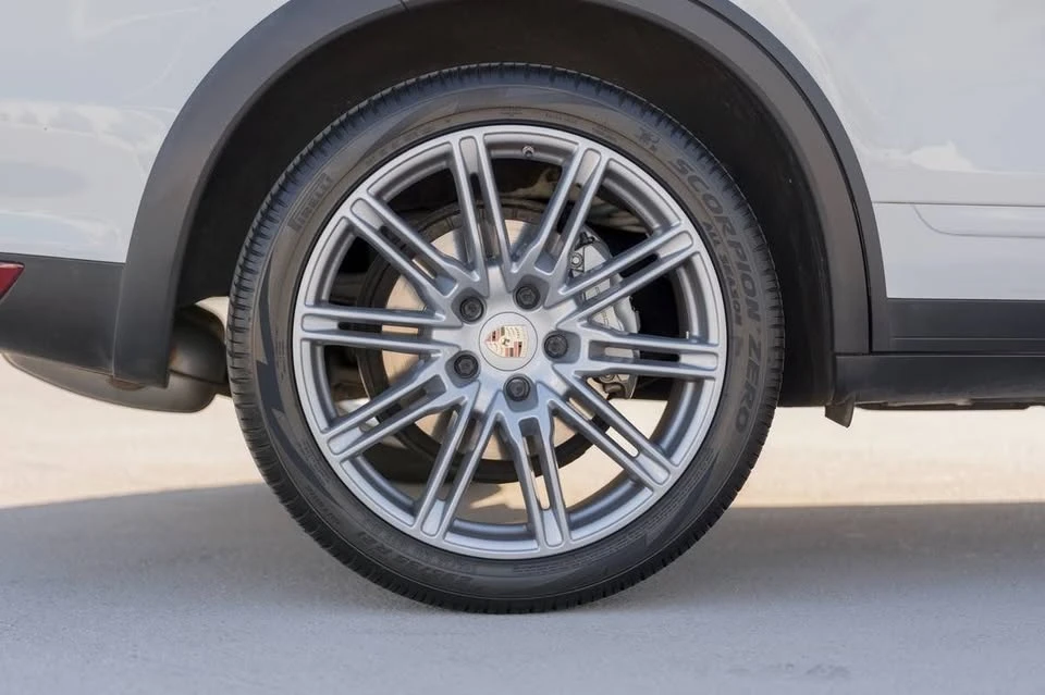 2012 Porsche 958 Cayenne S - Image 7 of 20