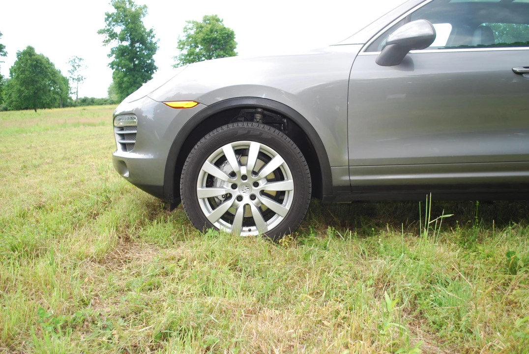 2012 Porsche 958 Cayenne S - Image 12 of 31