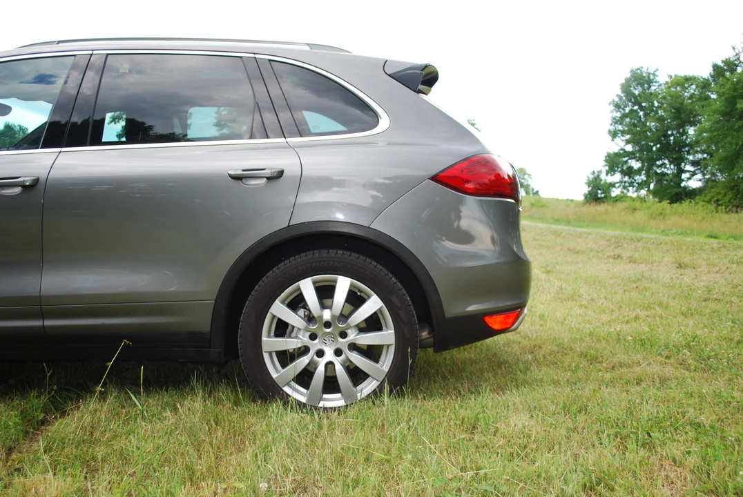 2012 Porsche 958 Cayenne S - Image 13 of 31