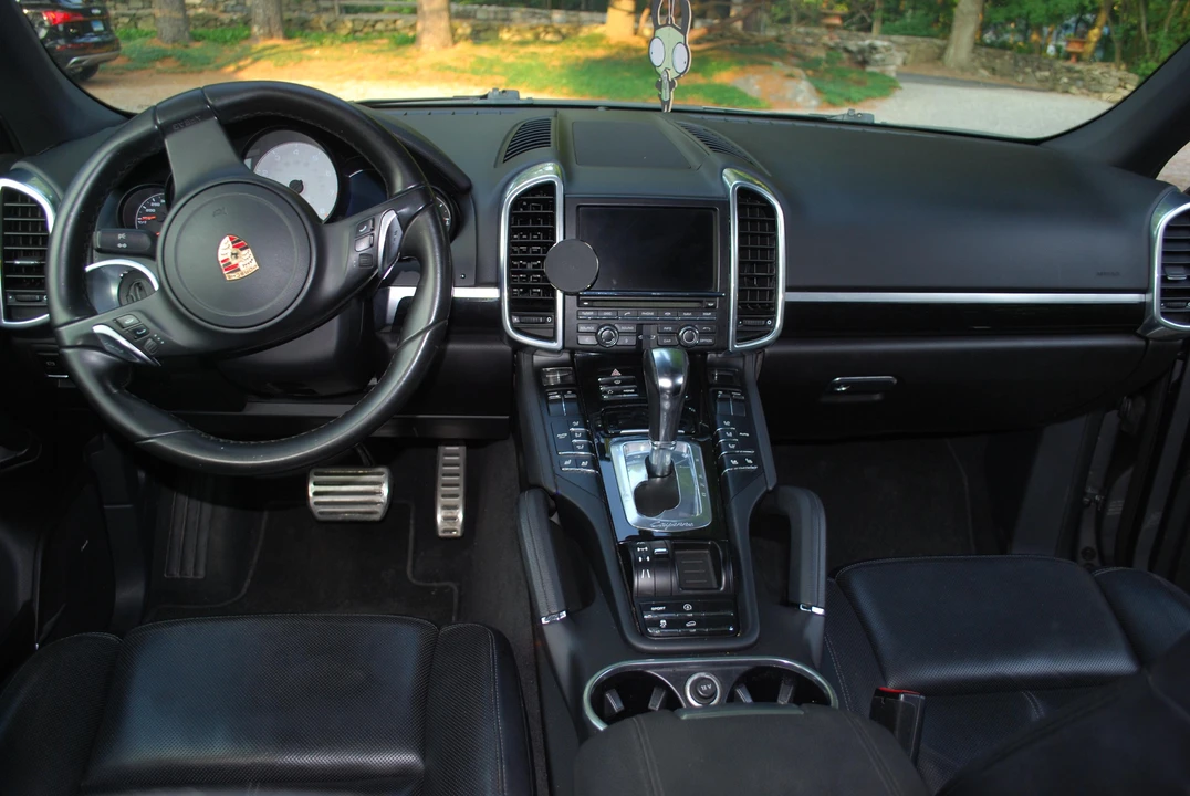 2012 Porsche 958 Cayenne S - Image 16 of 31
