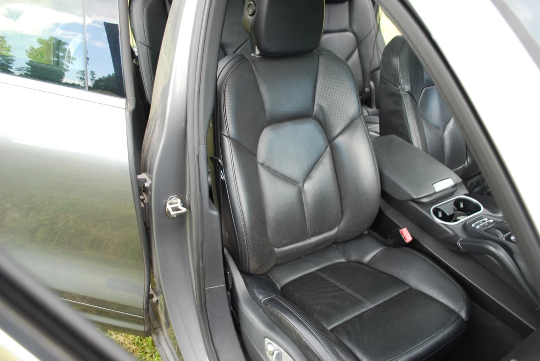 2012 Porsche 958 Cayenne S - Image 24 of 31