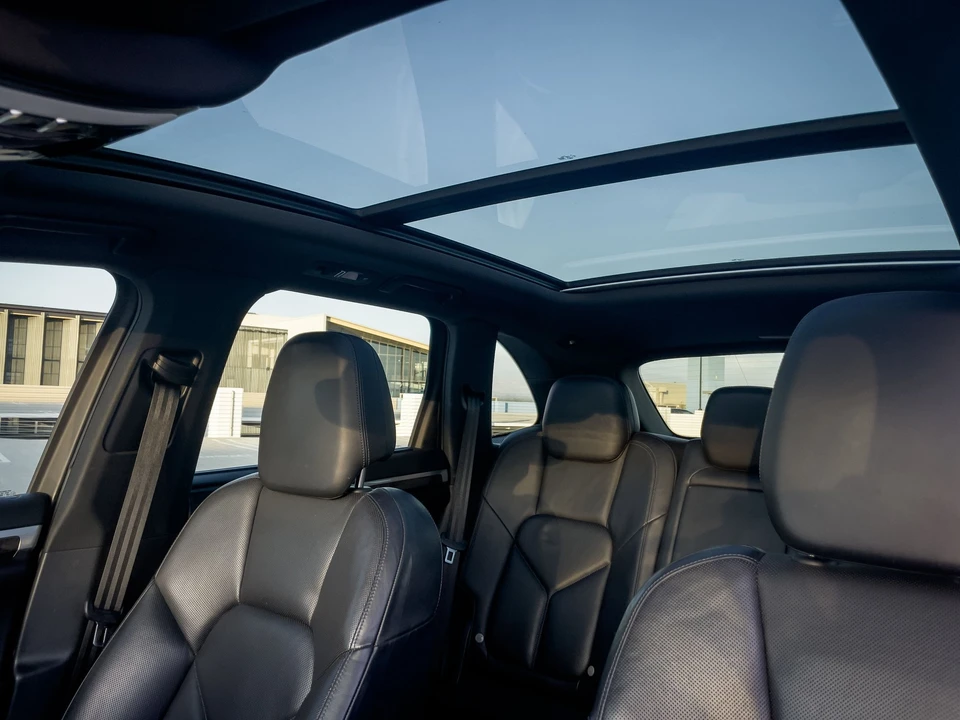 2012 Porsche 958 Cayenne S - Image 8 of 9