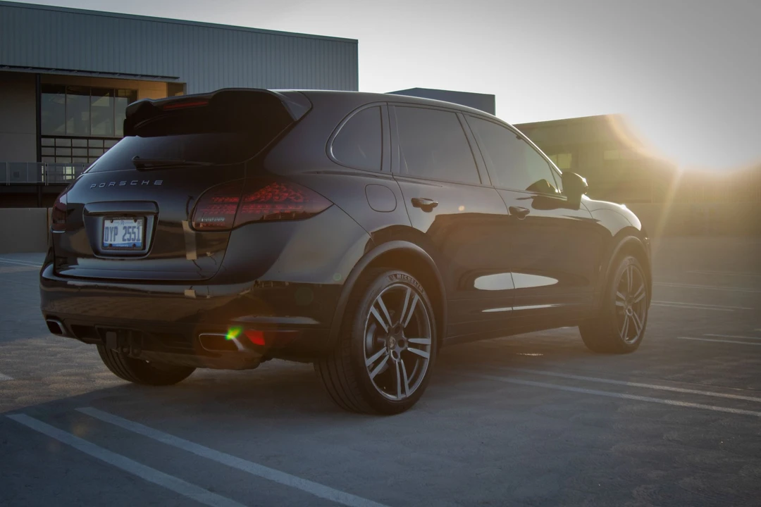 2012 Porsche 958 Cayenne S - Image 2 of 9