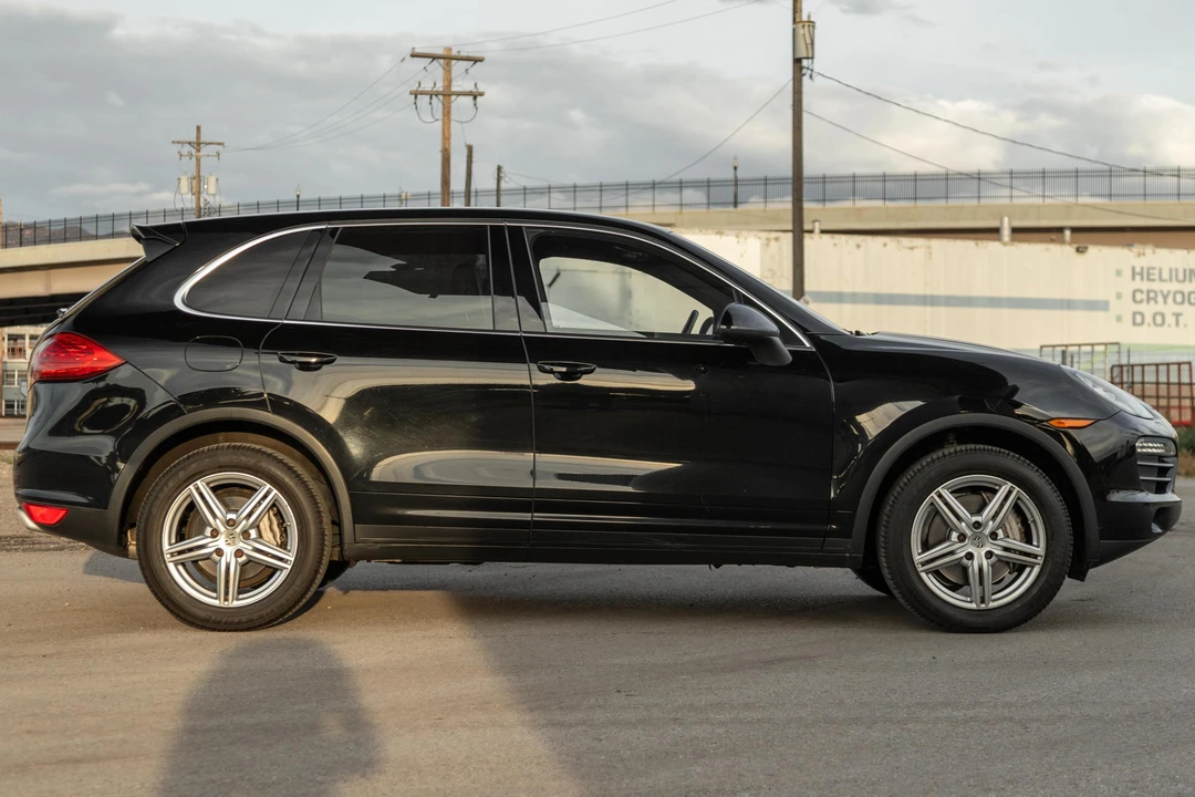 2012 Porsche 958 Cayenne S - Image 3 of 31