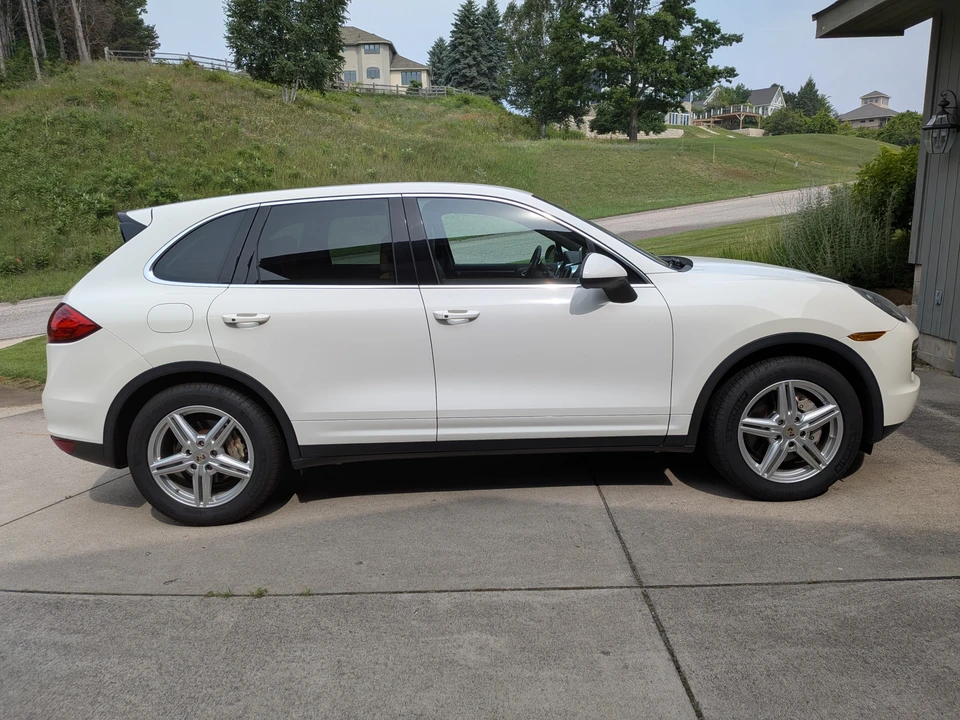 2012 Porsche 958 Cayenne S - Image 12 of 31