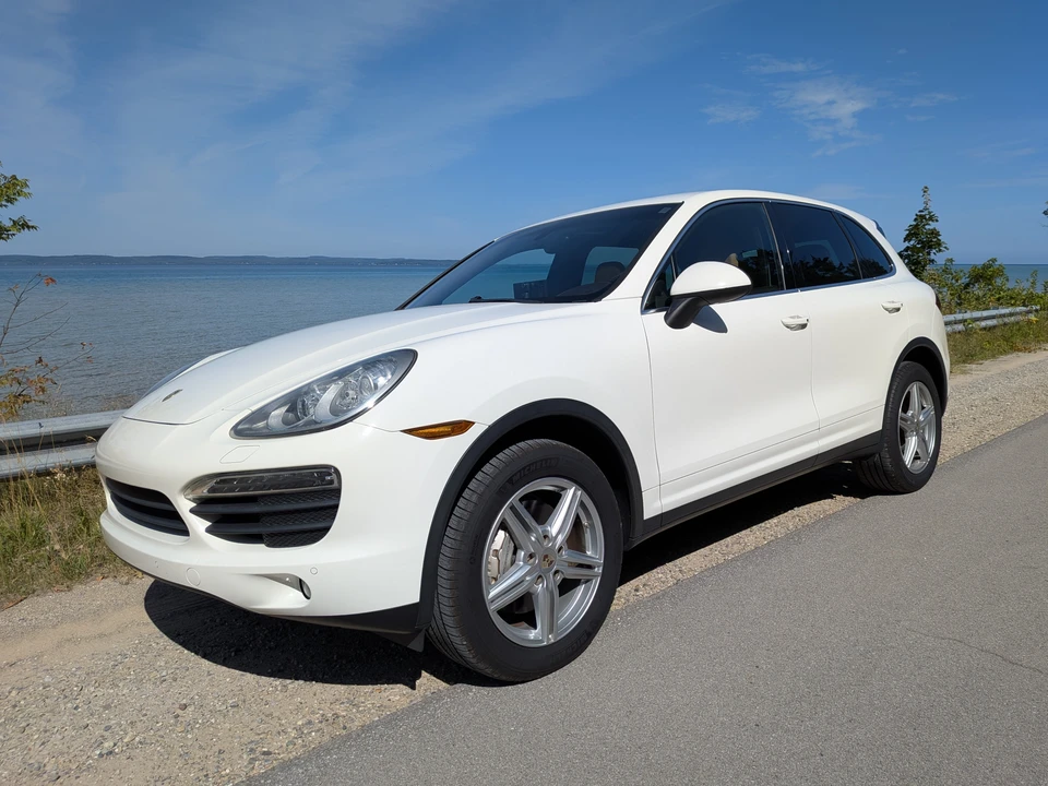 2012 Porsche 958 Cayenne S - Image 2 of 31