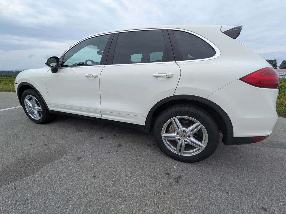 2012 Porsche 958 Cayenne S - Image 6 of 31