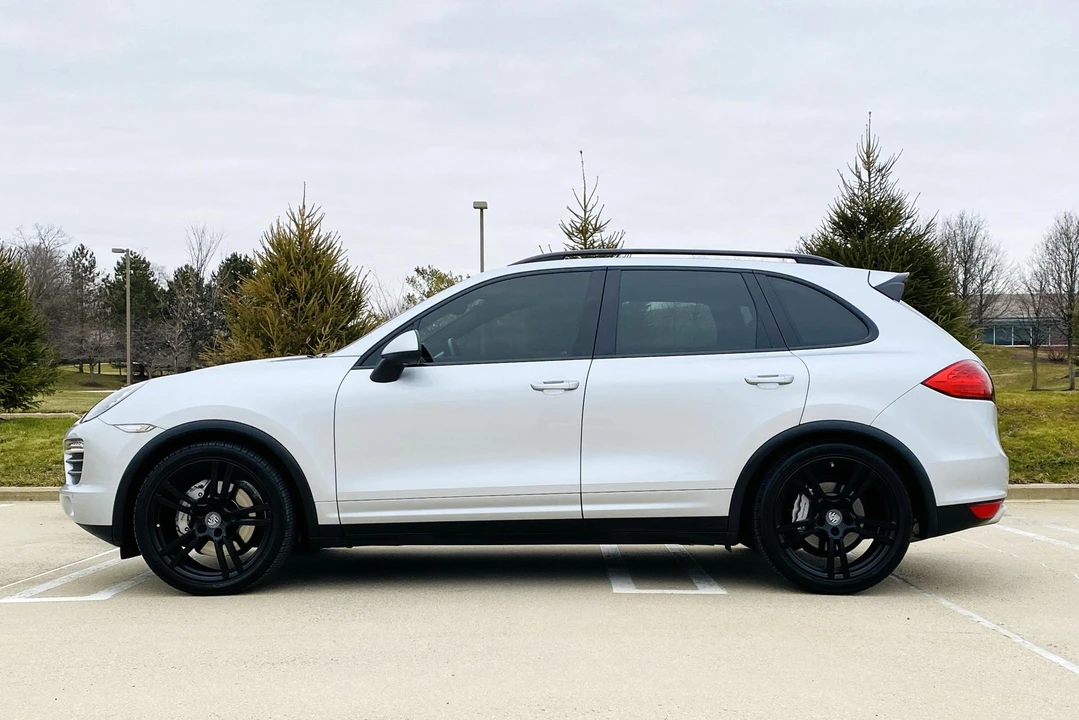 2012 Porsche 958 Cayenne S - Image 13 of 31