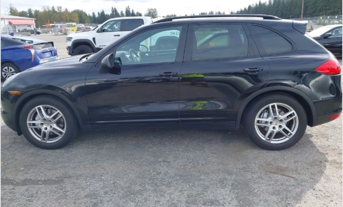 2012 Porsche 958 Cayenne S - Image 2 of 16