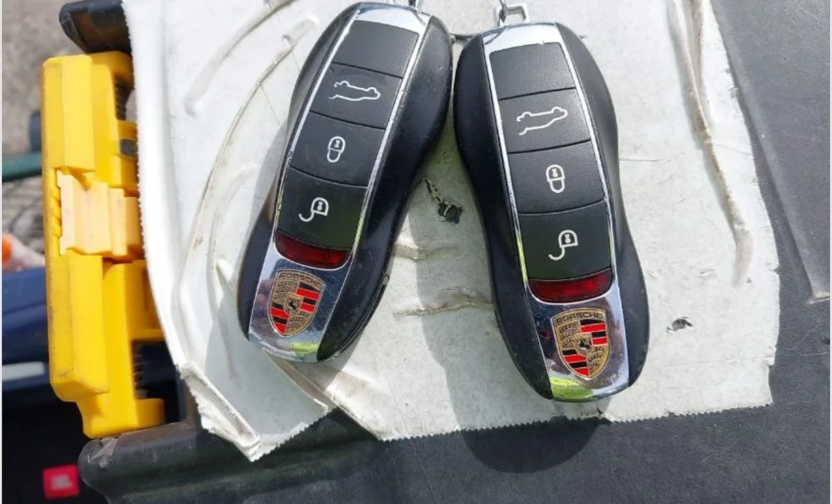 2012 Porsche 958 Cayenne S - Image 10 of 16