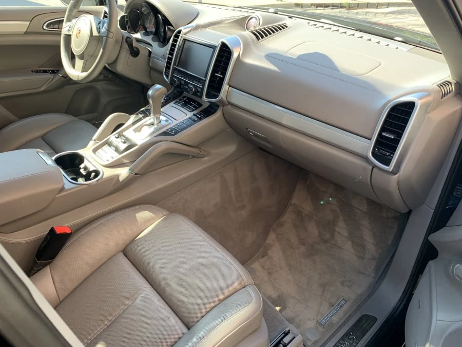 2012 Porsche 958 Cayenne S - Image 6 of 9