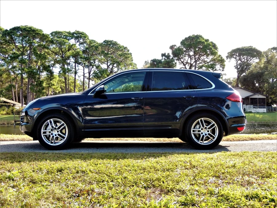 2012 Porsche 958 Cayenne S - Image 2 of 13