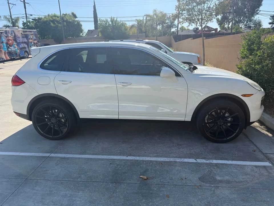 2012 Porsche 958 Cayenne S - Image 2 of 9