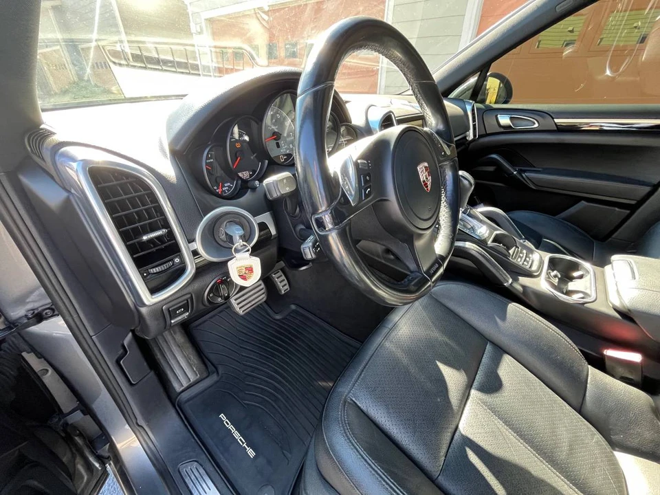 2012 Porsche 958 Cayenne S - Image 8 of 22