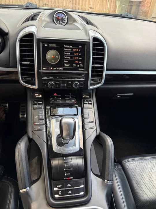 2012 Porsche 958 Cayenne S - Image 13 of 24