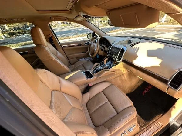 2012 Porsche 958 Cayenne S - Image 6 of 9