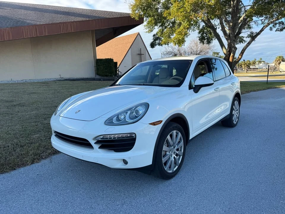 2012 Porsche 958 Cayenne S - Image 2 of 11