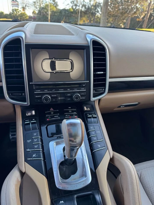 2012 Porsche 958 Cayenne S - Image 5 of 11