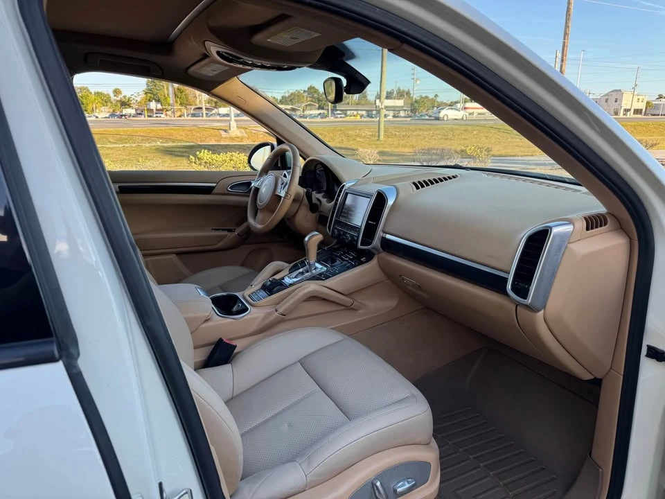 2012 Porsche 958 Cayenne S - Image 4 of 11