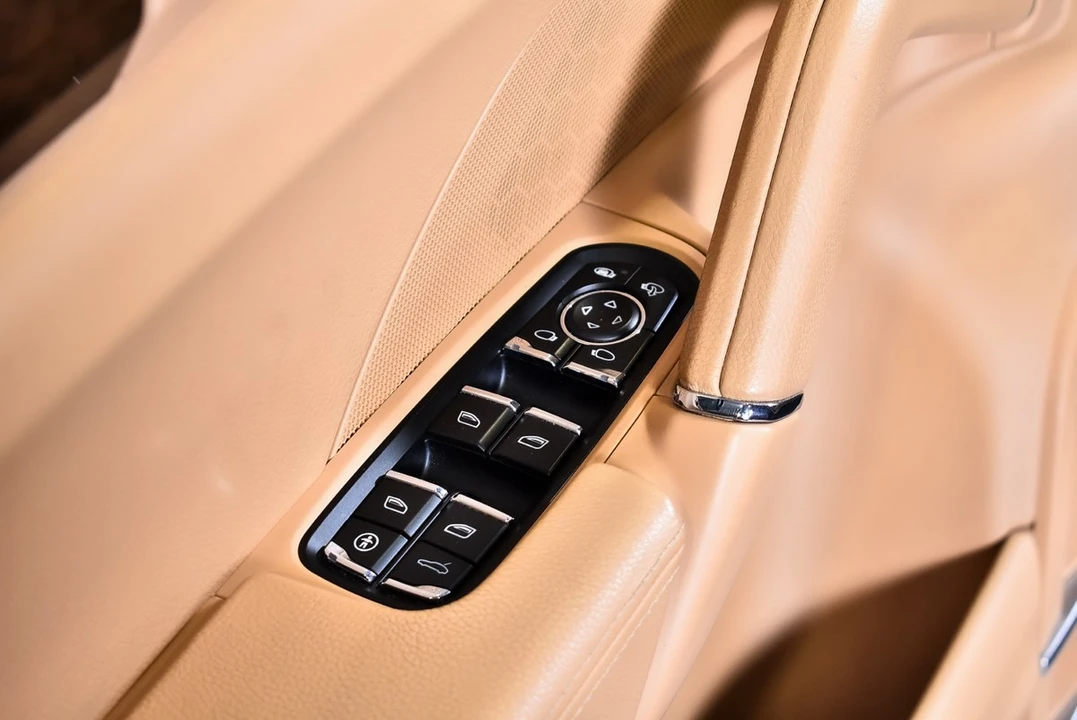 2012 Porsche 958 Cayenne - Image 24 of 30