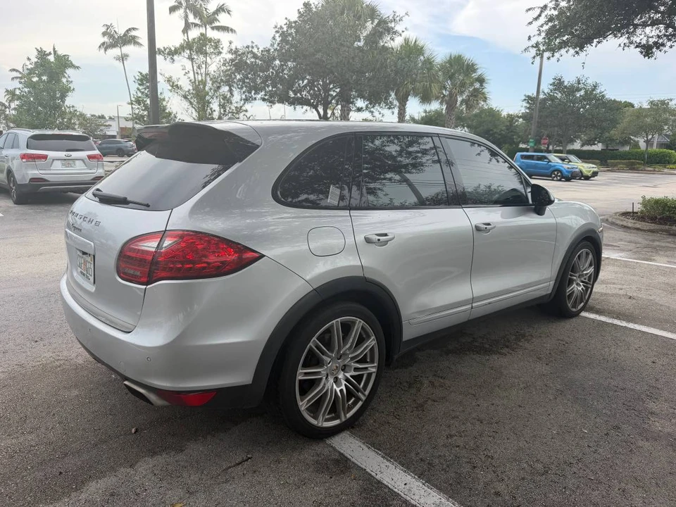 2012 Porsche 958 Cayenne - Image 3 of 9