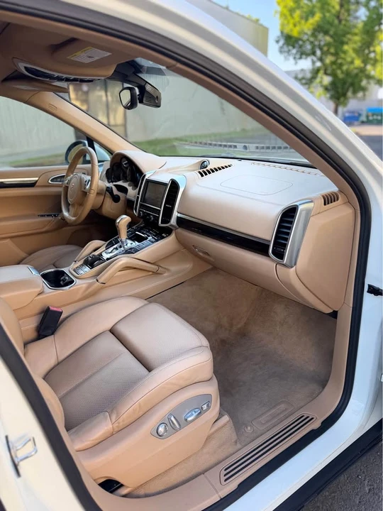 2012 Porsche 958 Cayenne - Image 12 of 17