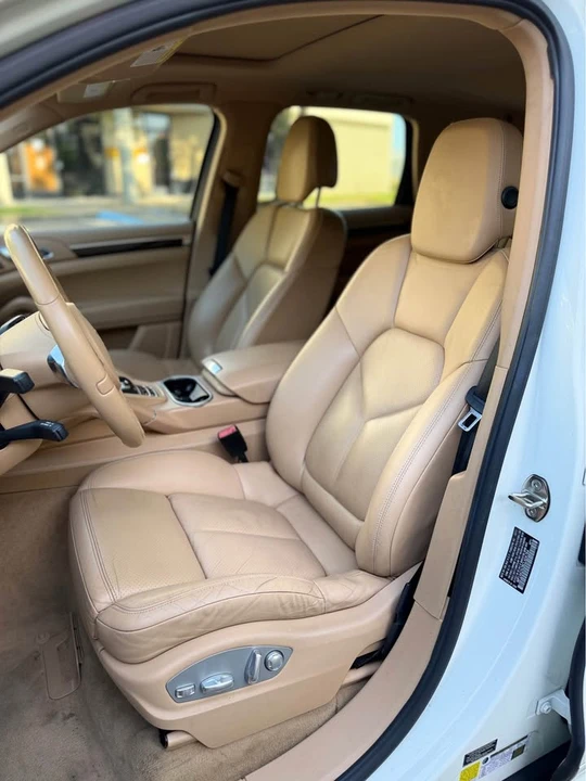 2012 Porsche 958 Cayenne - Image 14 of 17