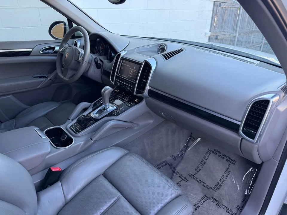2012 Porsche 958 Cayenne - Image 13 of 18