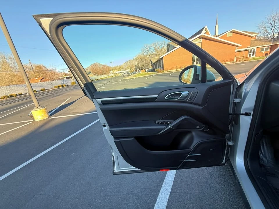 2012 Porsche 958 Cayenne - Image 9 of 20