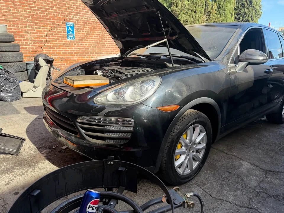 2012 Porsche 958 Cayenne - Image 2 of 6