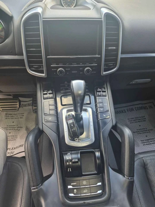 2012 Porsche 958 Cayenne - Image 4 of 11