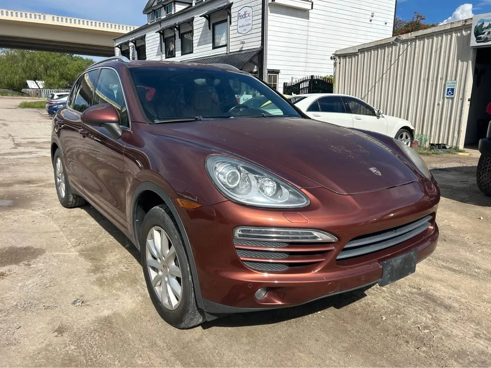 2012 Porsche 958 Cayenne - Image 2 of 9