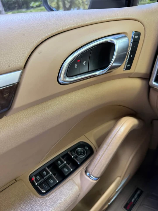 2012 Porsche 958 Cayenne - Image 16 of 18