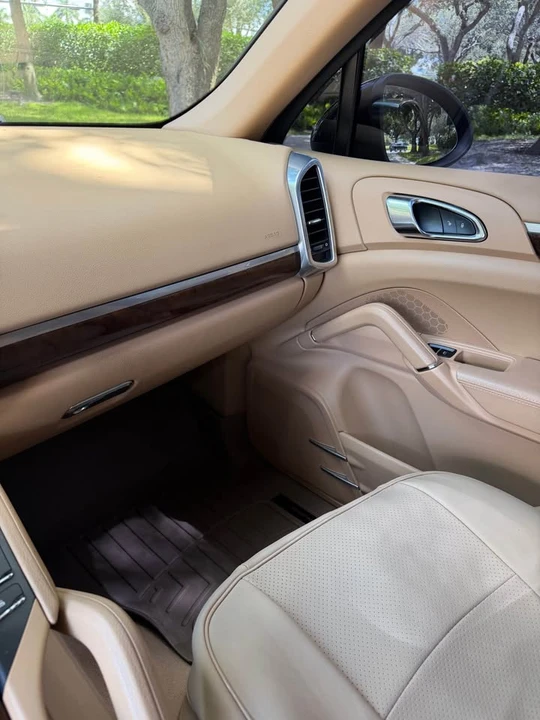 2012 Porsche 958 Cayenne - Image 9 of 18