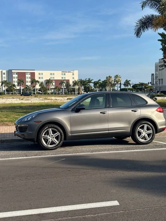 2012 Porsche 958 Cayenne - Image 2 of 7