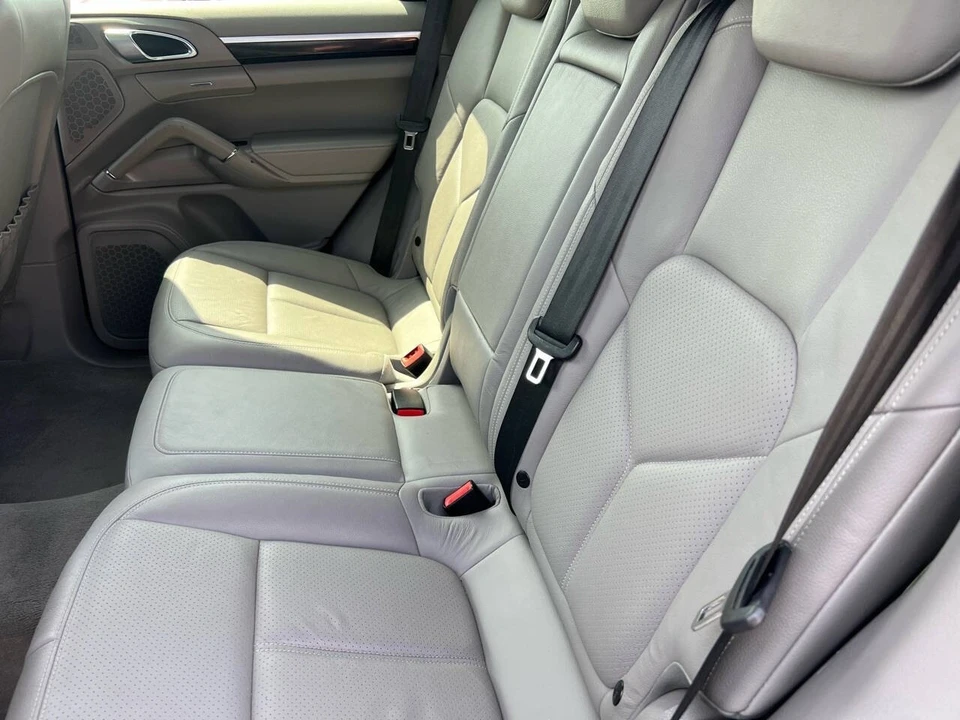 2012 Porsche 958 Cayenne - Image 9 of 17