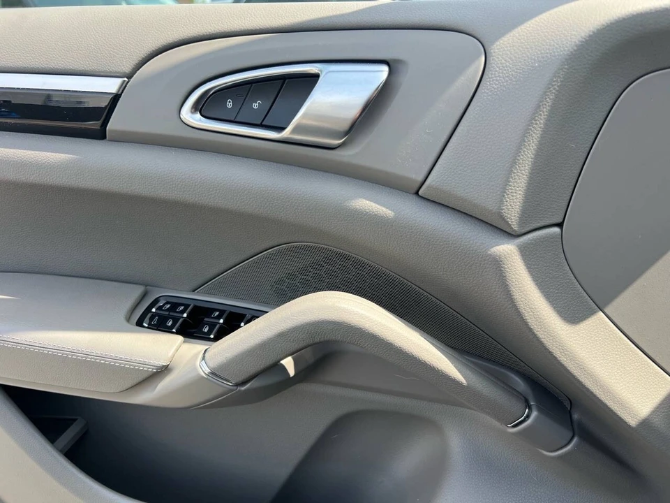 2012 Porsche 958 Cayenne - Image 13 of 17