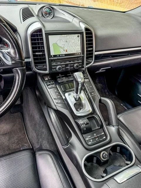 2012 Porsche 958 Cayenne - Image 8 of 20