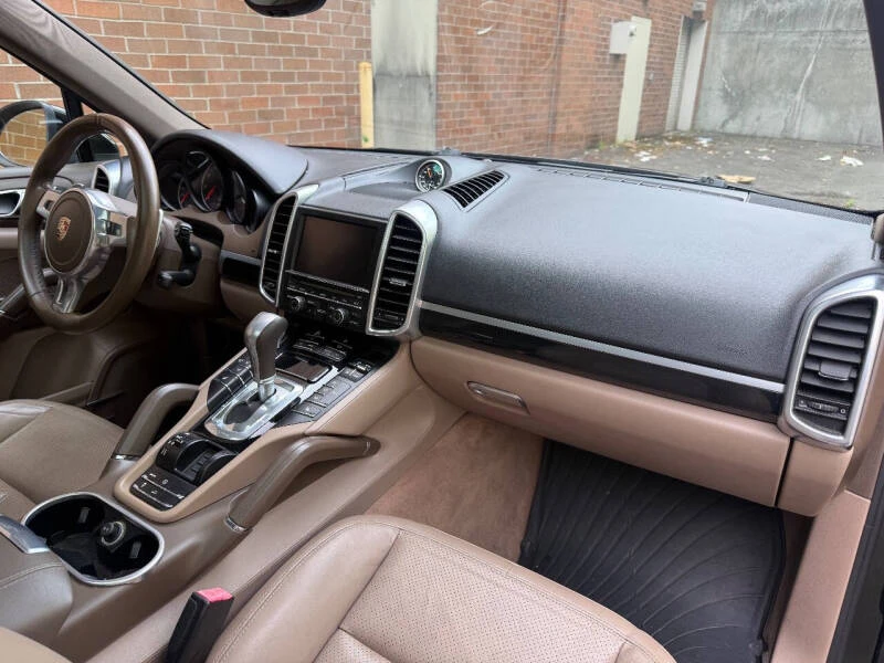 2012 Porsche 958 Cayenne - Image 27 of 31
