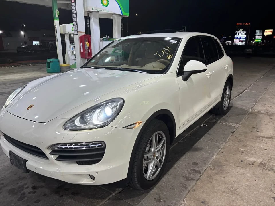 2012 Porsche - Image 2 of 12