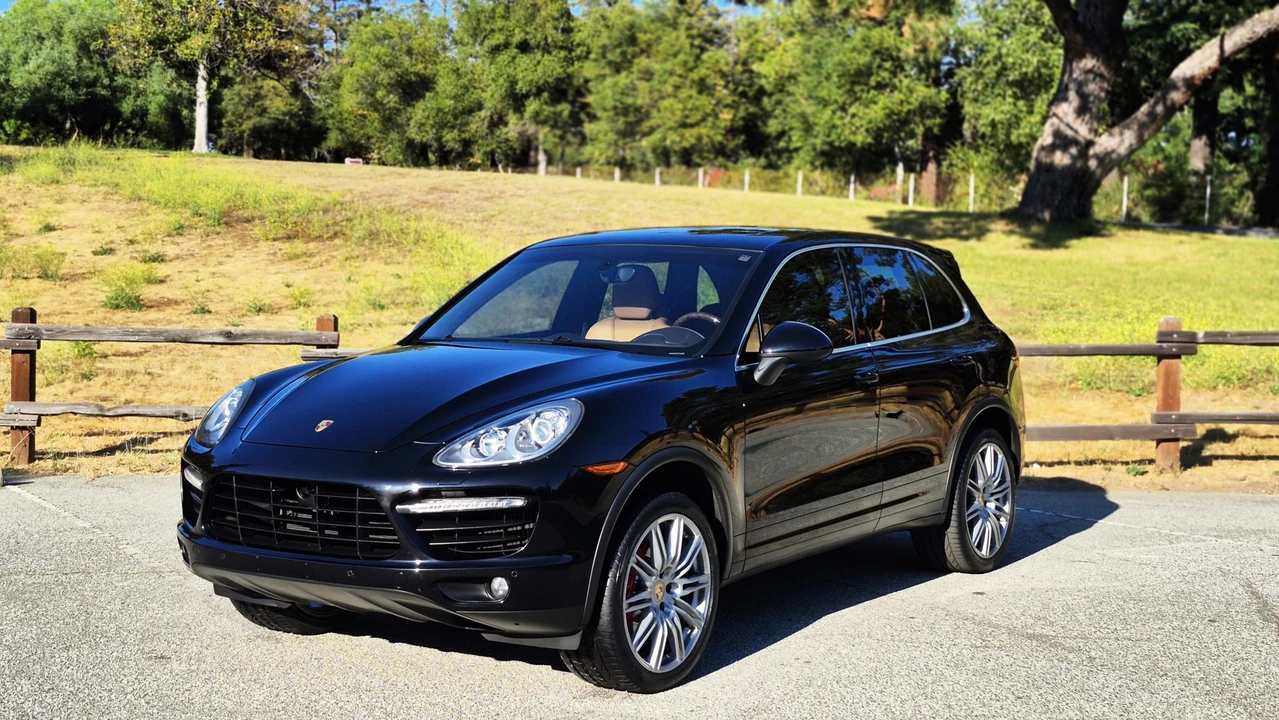 2012 Porsche 958 Cayenne Turbo - Image 2 of 31